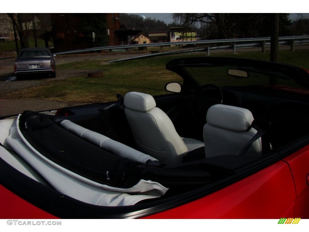 2000 Mustang GT Convertible - Performance Red / Oxford White photo #39