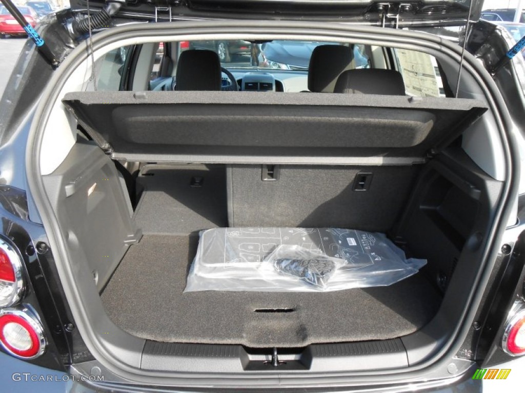 2014 Chevrolet Sonic LT Hatchback Trunk Photo #88454742