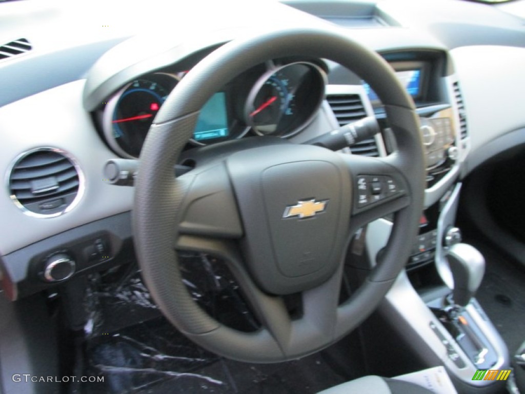 2014 Cruze LS - Red Hot / Jet Black/Medium Titanium photo #13