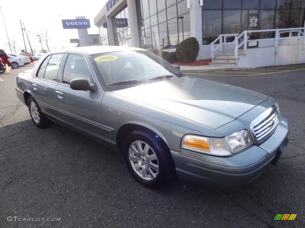 2006 Crown Victoria LX - Light Tundra Metallic / Medium Light Stone photo #1