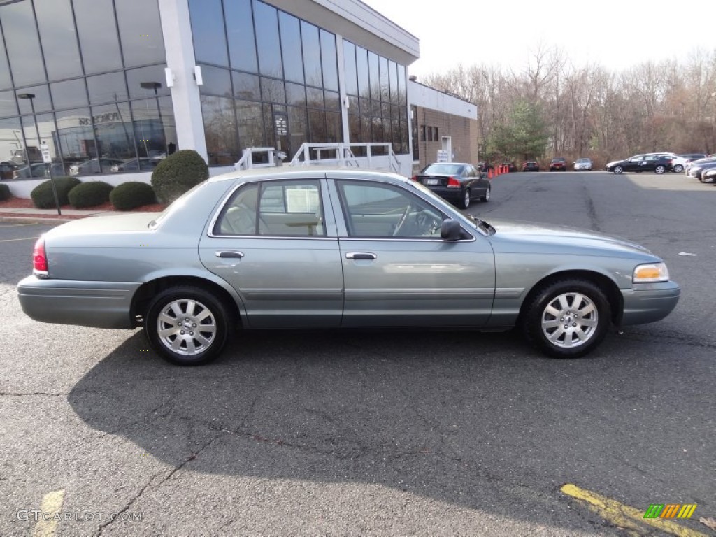 2006 Crown Victoria LX - Light Tundra Metallic / Medium Light Stone photo #2
