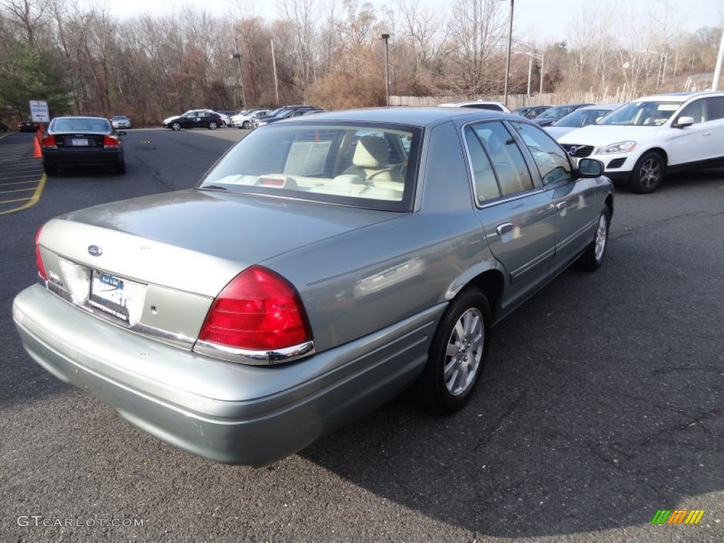 2006 Crown Victoria LX - Light Tundra Metallic / Medium Light Stone photo #3