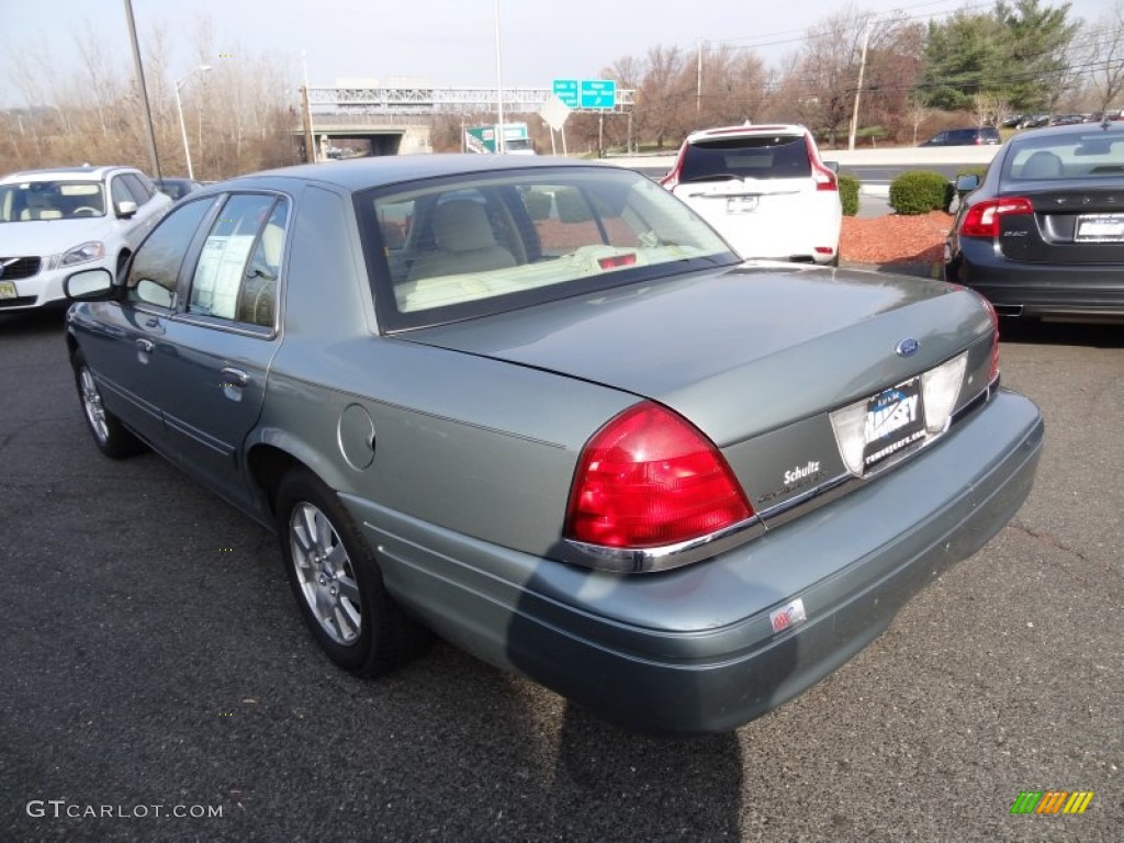 2006 Crown Victoria LX - Light Tundra Metallic / Medium Light Stone photo #4