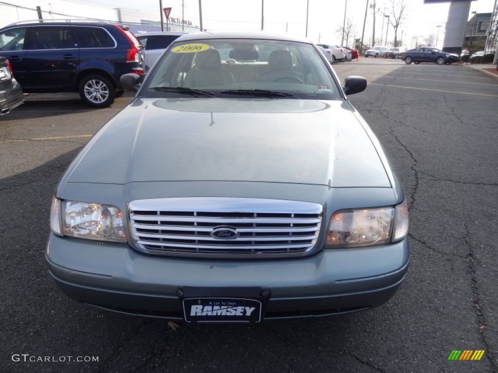 2006 Crown Victoria LX - Light Tundra Metallic / Medium Light Stone photo #7
