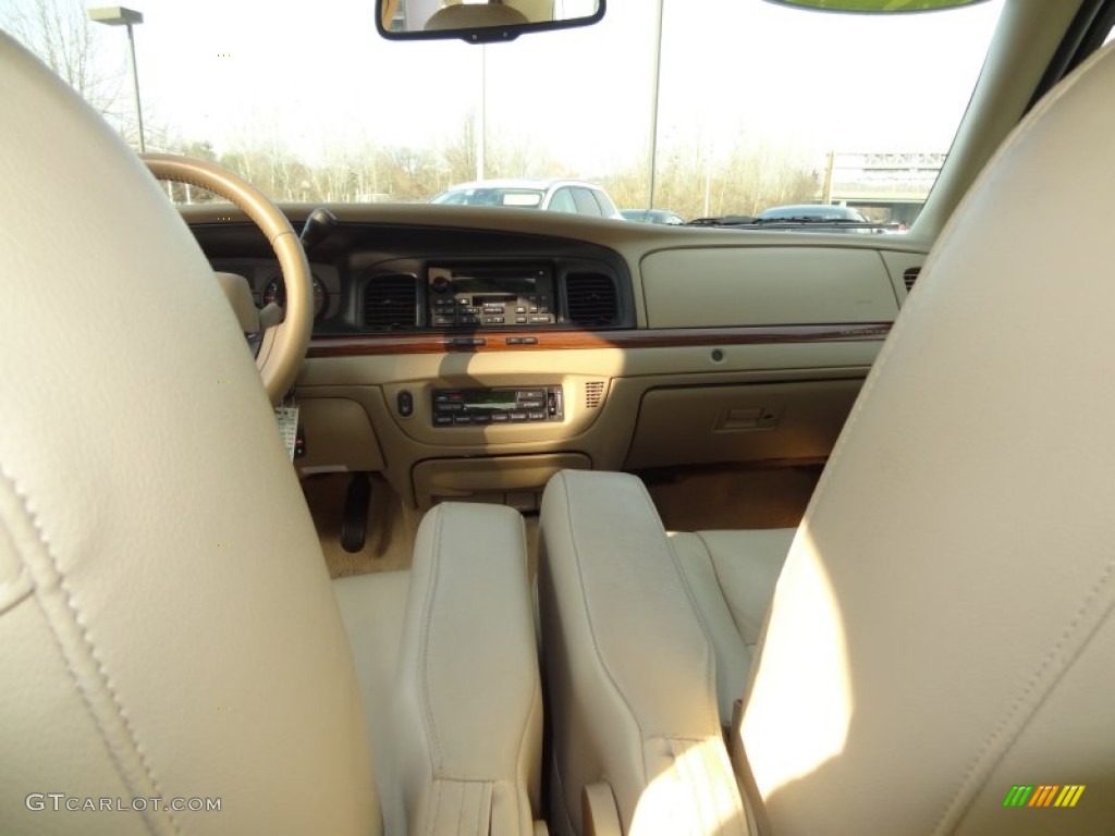 2006 Crown Victoria LX - Light Tundra Metallic / Medium Light Stone photo #9