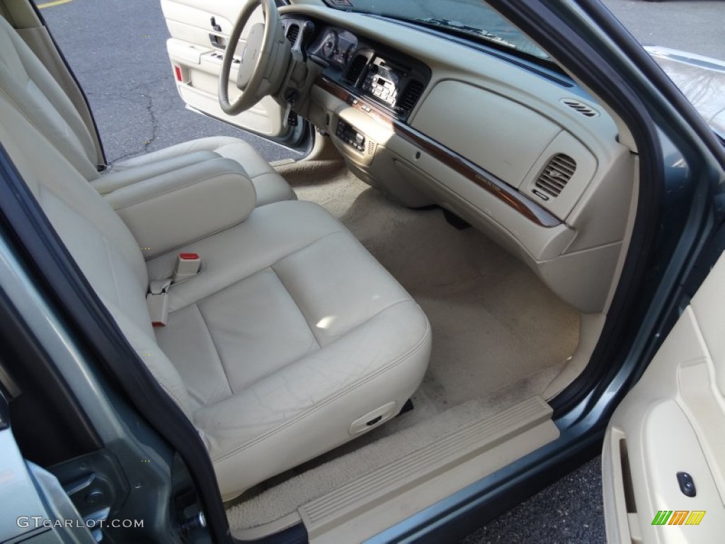 2006 Crown Victoria LX - Light Tundra Metallic / Medium Light Stone photo #13