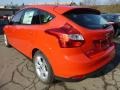 Race Red - Focus SE Hatchback Photo No. 4