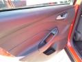 Race Red - Focus SE Hatchback Photo No. 9