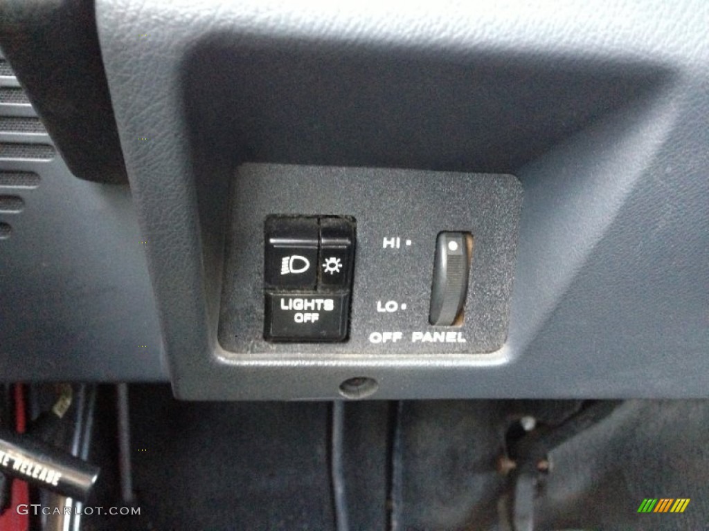1992 Jeep Wrangler S 4x4 Controls Photo #88474923