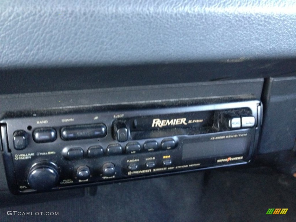 1992 Jeep Wrangler S 4x4 Audio System Photos