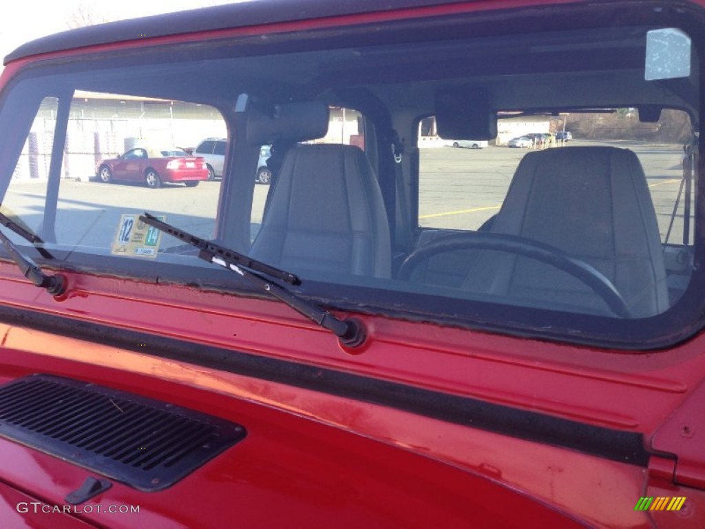 1992 Wrangler S 4x4 - Radiant Fire Red / Gray photo #32