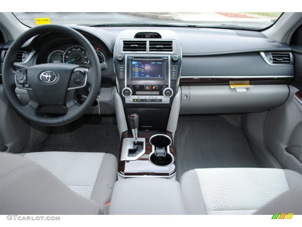 2014 Camry XLE - Classic Silver Metallic / Ash photo #14