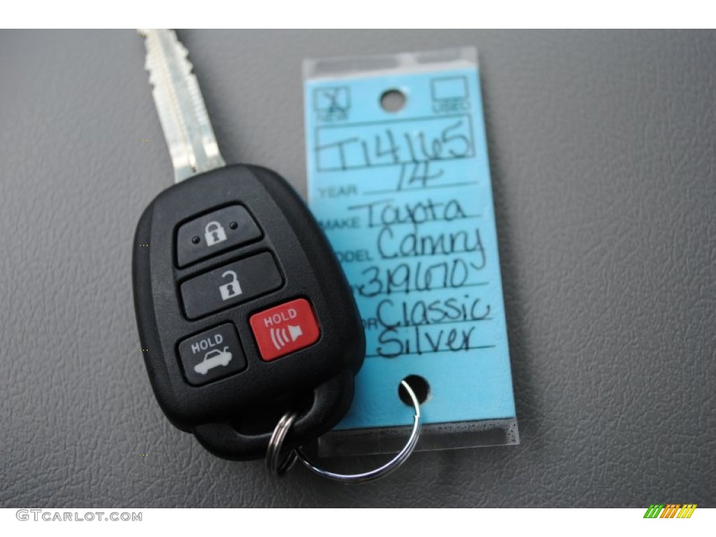 2014 Camry XLE - Classic Silver Metallic / Ash photo #26