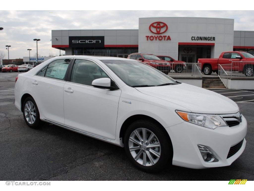 2014 Camry Hybrid XLE - Super White / Ivory photo #1