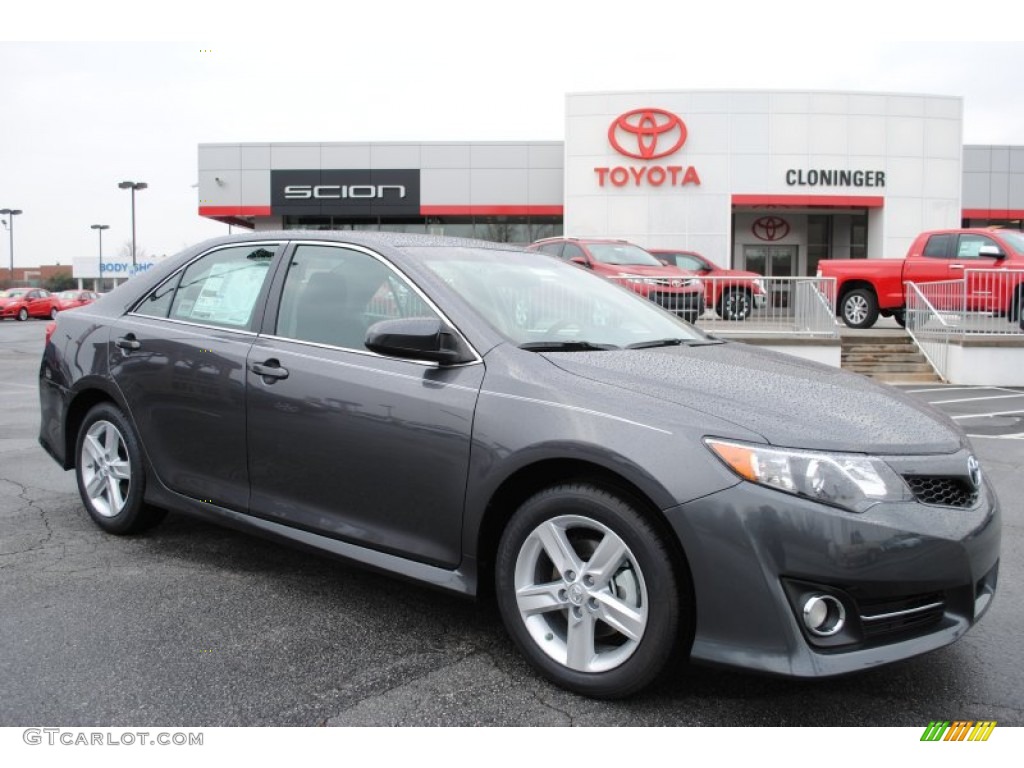 2014 Camry SE - Magnetic Gray Metallic / Black/Ash photo #1