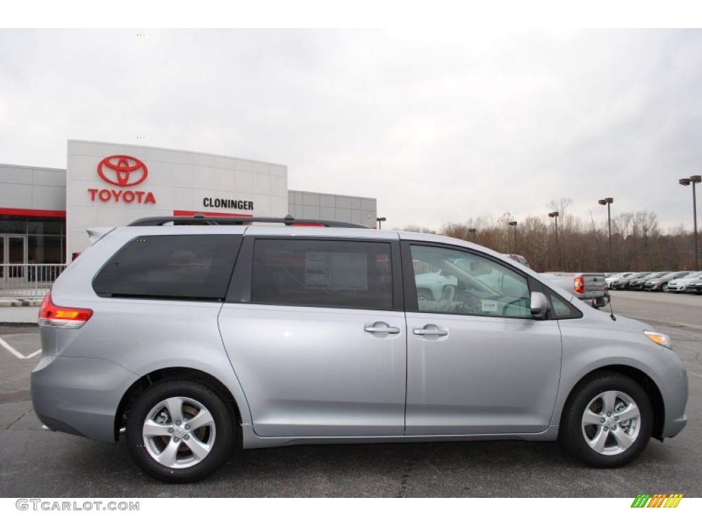 2014 Sienna LE - Silver Sky Metallic / Light Gray photo #2