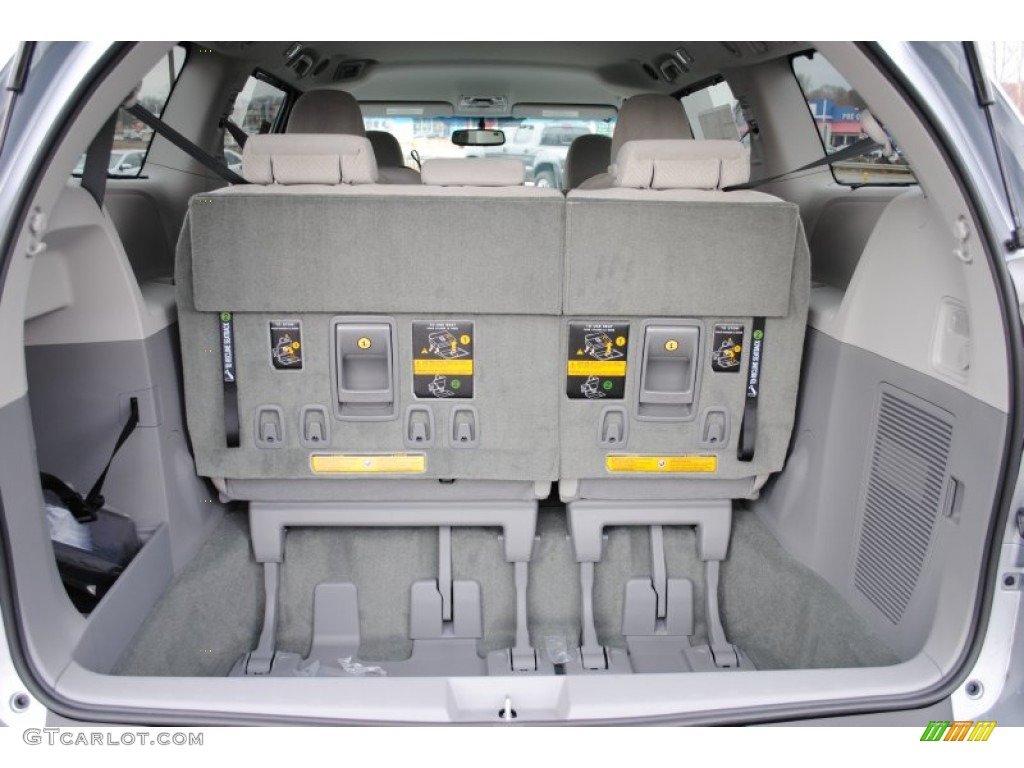 2014 Sienna LE - Silver Sky Metallic / Light Gray photo #4