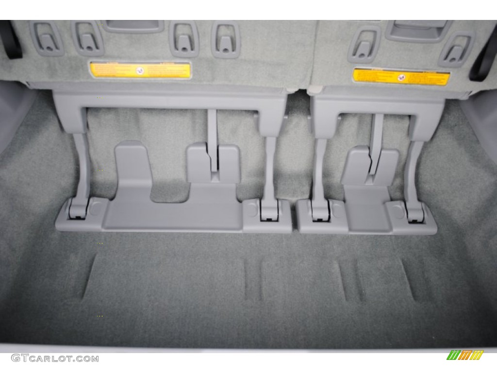 2014 Sienna LE - Silver Sky Metallic / Light Gray photo #5