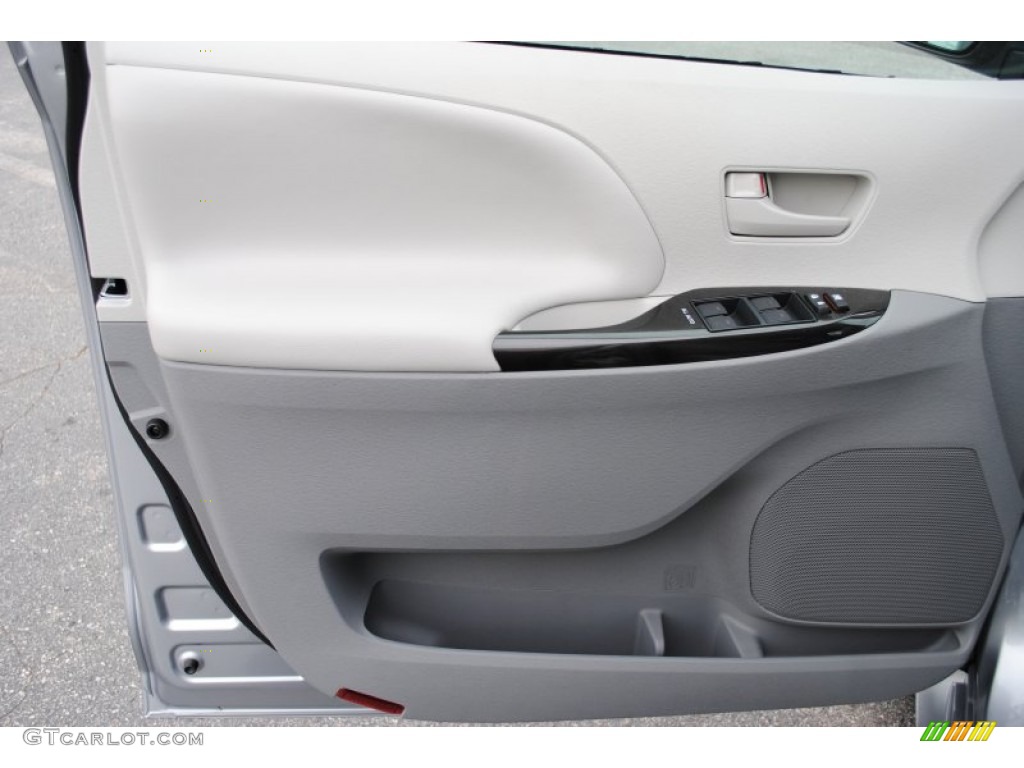 2014 Sienna LE - Silver Sky Metallic / Light Gray photo #7