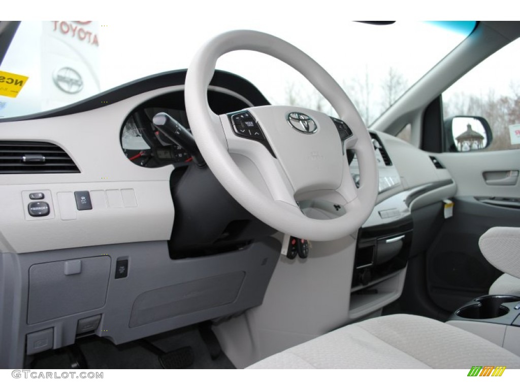 2014 Sienna LE - Silver Sky Metallic / Light Gray photo #9