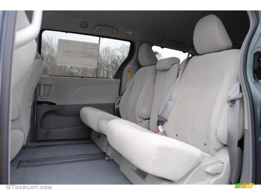 2014 Sienna LE - Silver Sky Metallic / Light Gray photo #10
