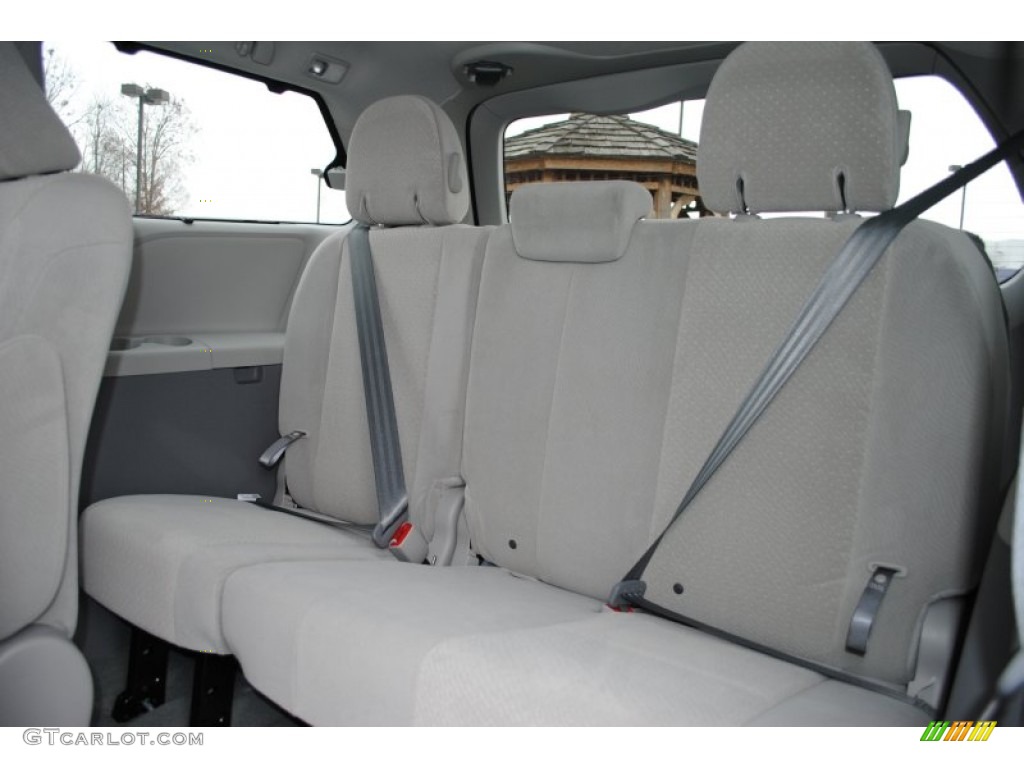 2014 Sienna LE - Silver Sky Metallic / Light Gray photo #11