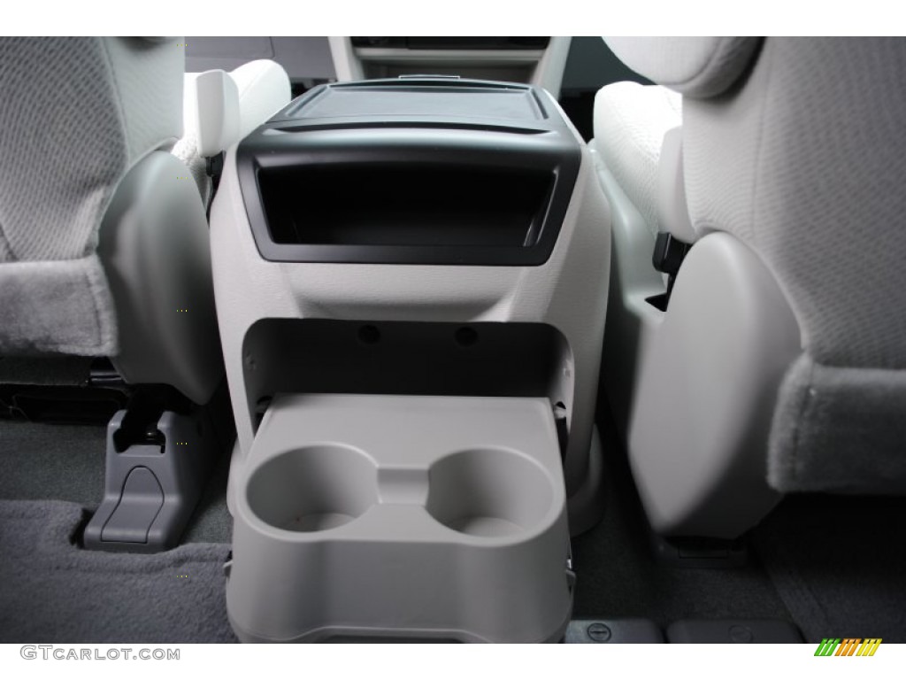 2014 Sienna LE - Silver Sky Metallic / Light Gray photo #14