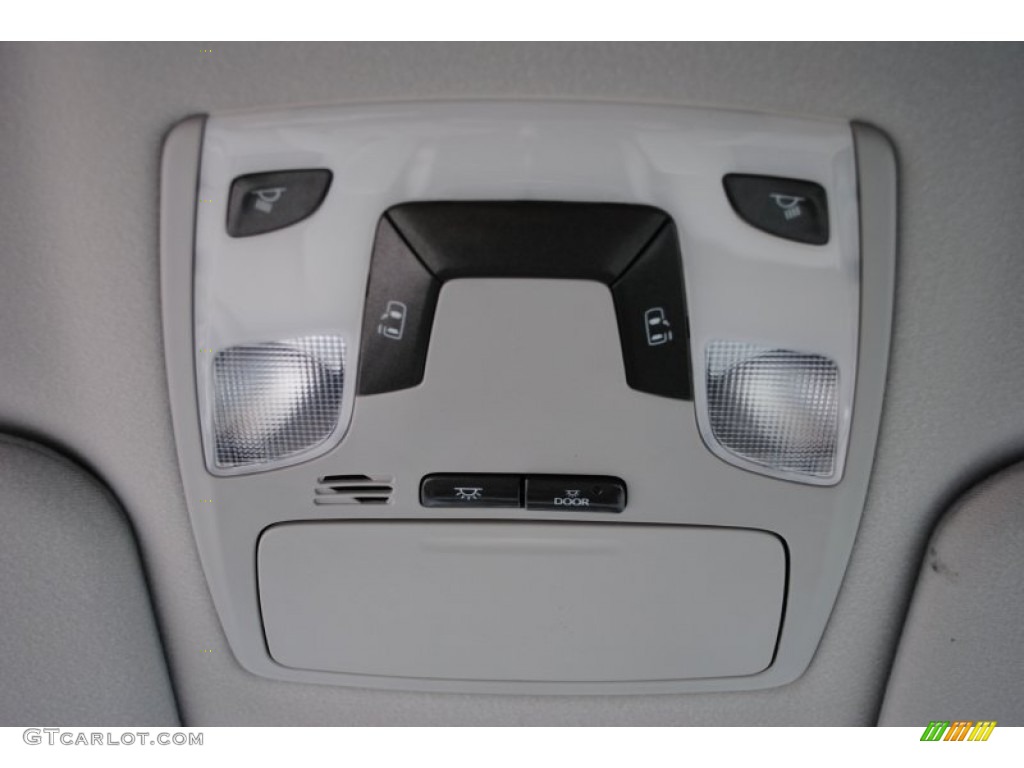 2014 Sienna LE - Silver Sky Metallic / Light Gray photo #16