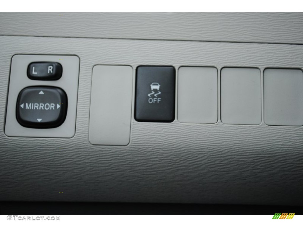 2014 Sienna LE - Silver Sky Metallic / Light Gray photo #23