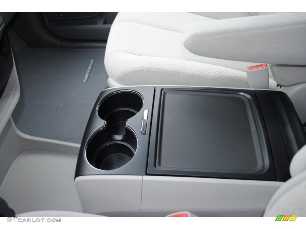 2014 Sienna LE - Silver Sky Metallic / Light Gray photo #27