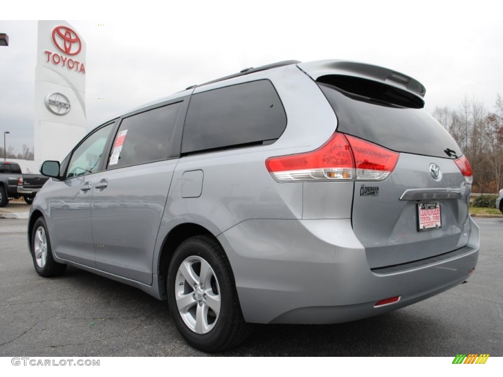 2014 Sienna LE - Silver Sky Metallic / Light Gray photo #30