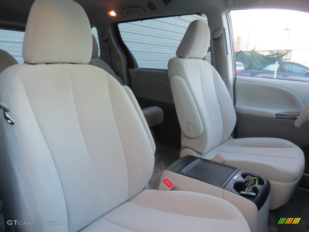 2014 Sienna LE - Silver Sky Metallic / Light Gray photo #17