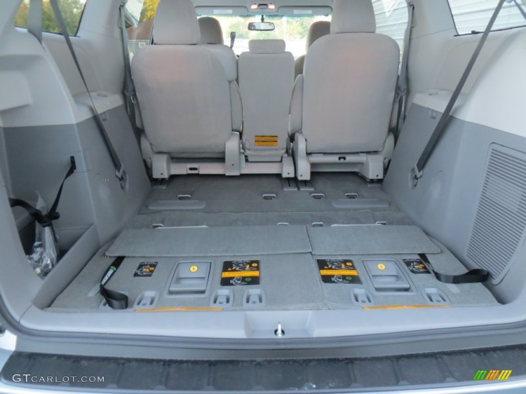 2014 Sienna LE - Silver Sky Metallic / Light Gray photo #22