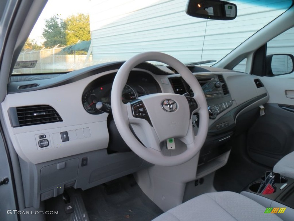 2014 Sienna LE - Silver Sky Metallic / Light Gray photo #25