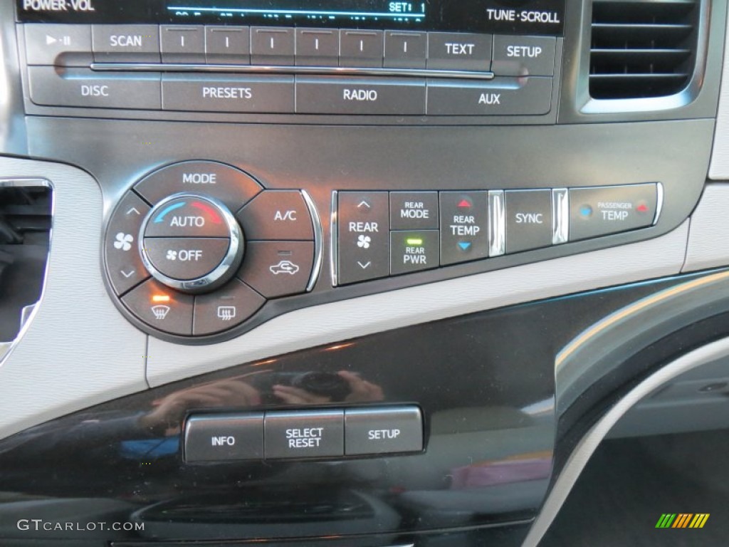 2014 Sienna LE - Silver Sky Metallic / Light Gray photo #31