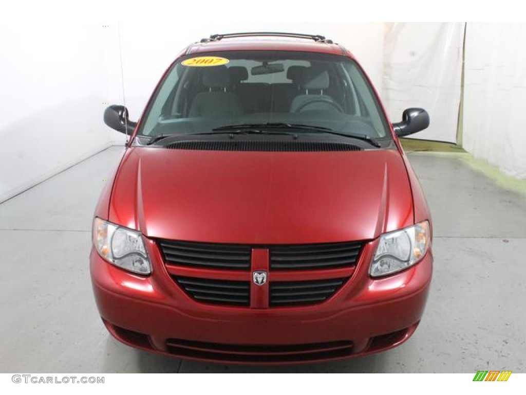 2007 Caravan SXT - Inferno Red Crystal Pearl / Medium Slate Gray photo #2