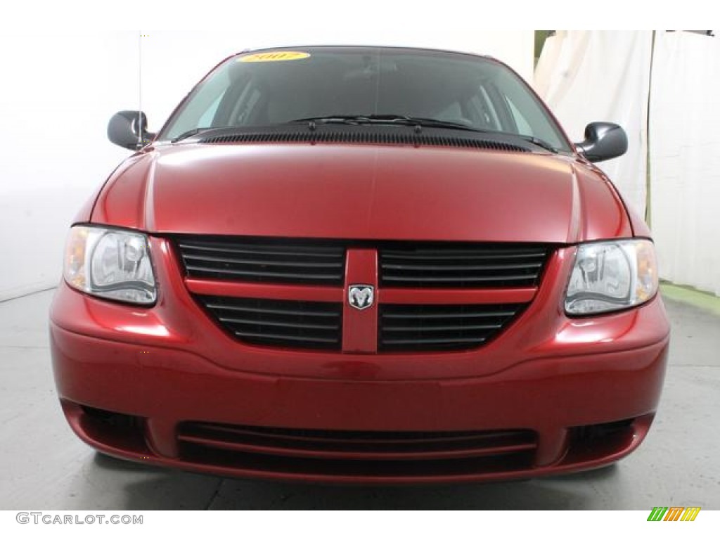 2007 Caravan SXT - Inferno Red Crystal Pearl / Medium Slate Gray photo #3