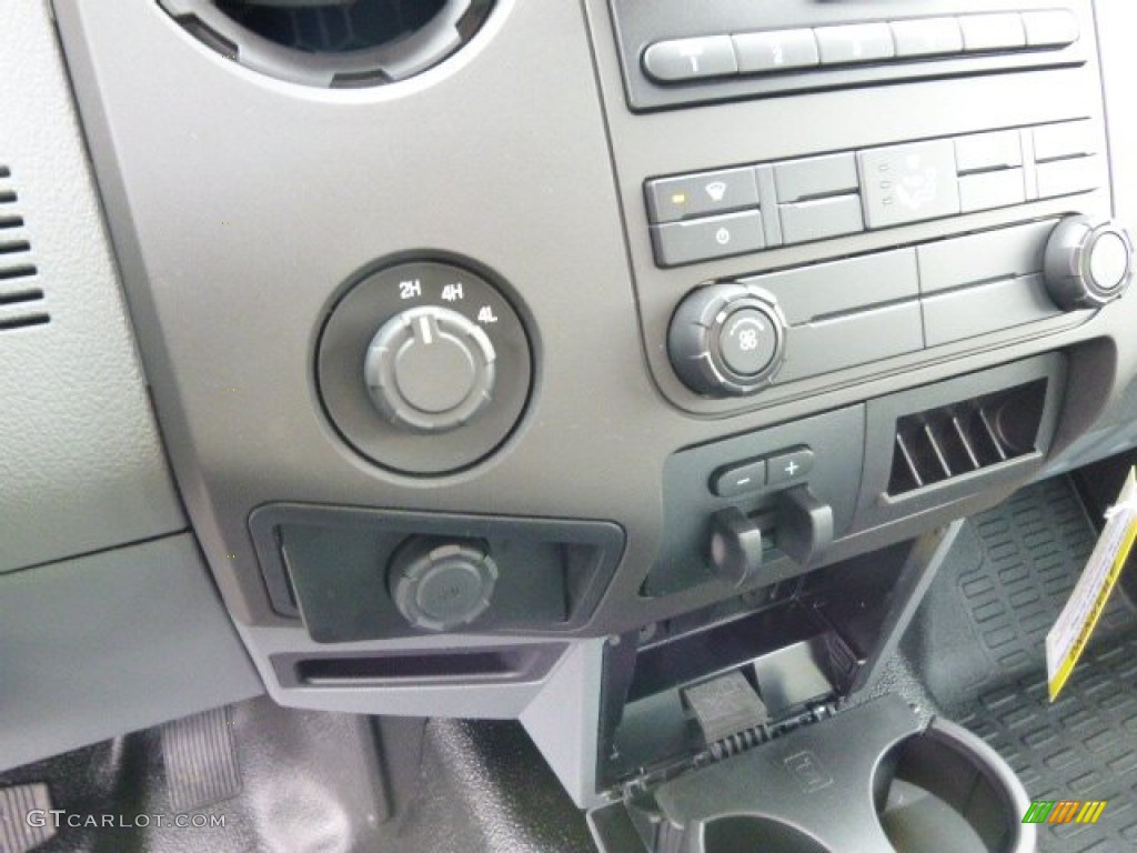 2014 F350 Super Duty XL Crew Cab 4x4 Dually - Oxford White / Steel photo #16