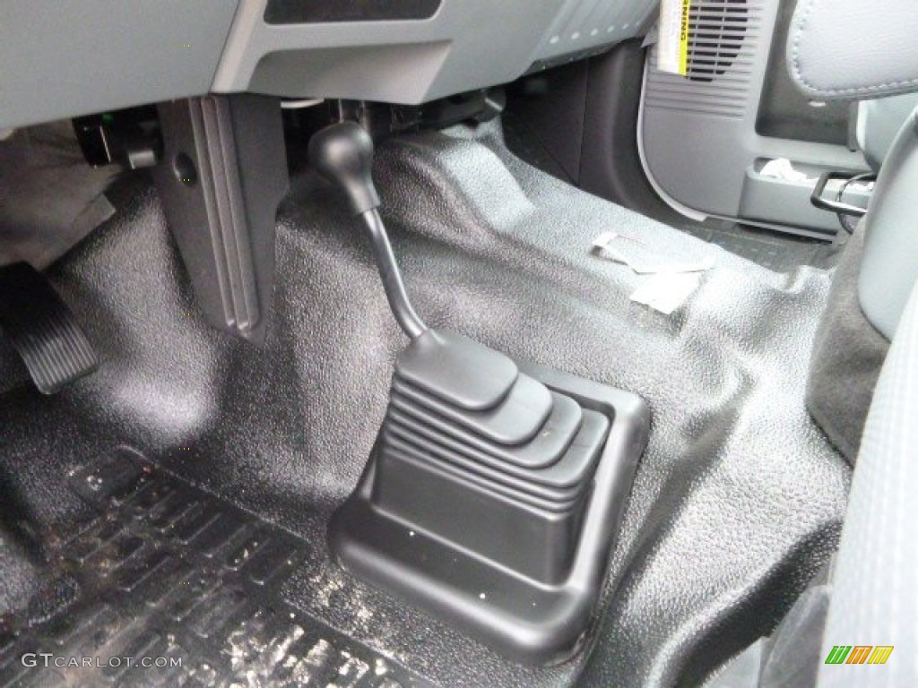 2014 F350 Super Duty XL SuperCab 4x4 Utility Truck - Oxford White / Steel photo #16