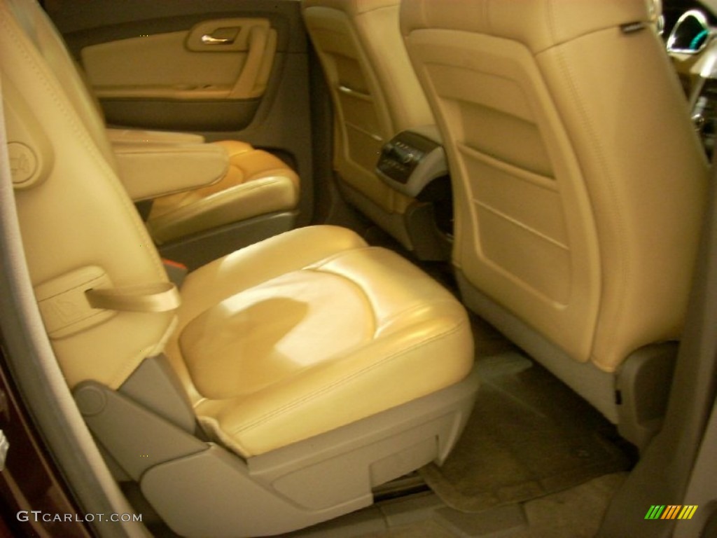 2009 Traverse LT AWD - Dark Cherry Metallic / Cashmere/Dark Gray photo #22