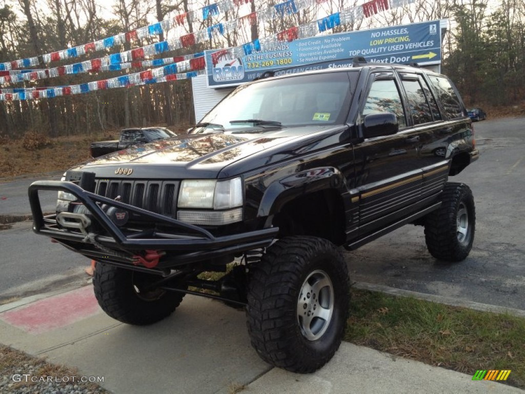 1994 Grand Cherokee SE 4x4 - Black / Agate Black photo #1