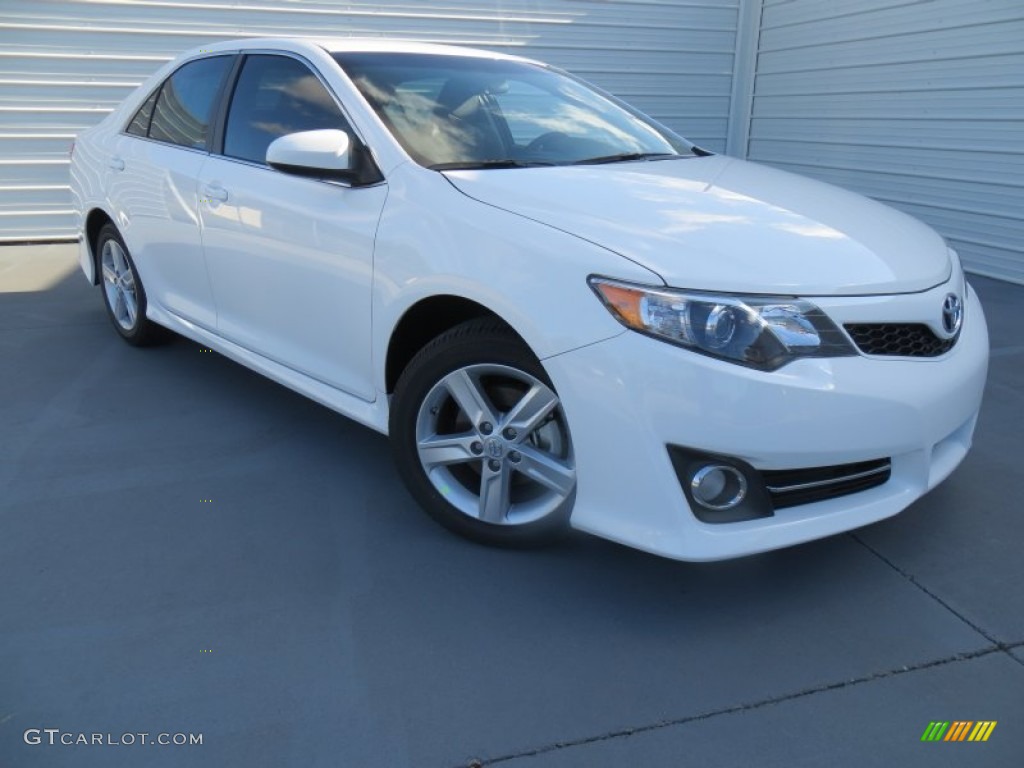 2014 Camry SE - Super White / Black/Ash photo #2