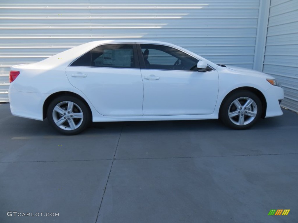 2014 Camry SE - Super White / Black/Ash photo #3