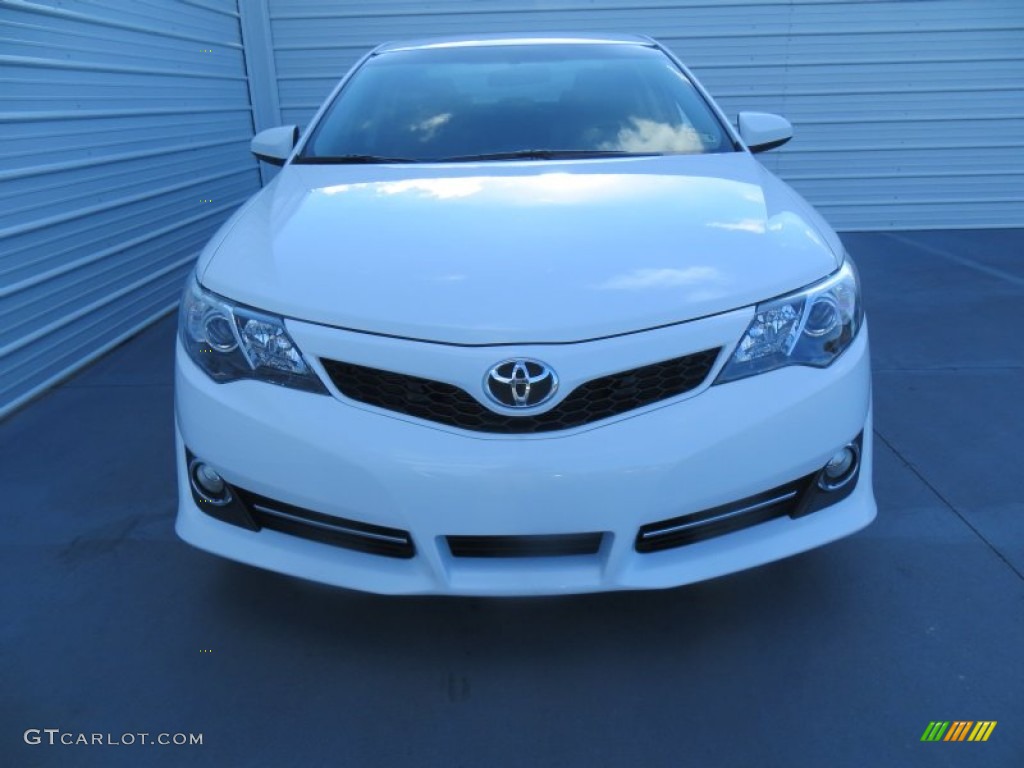2014 Camry SE - Super White / Black/Ash photo #8