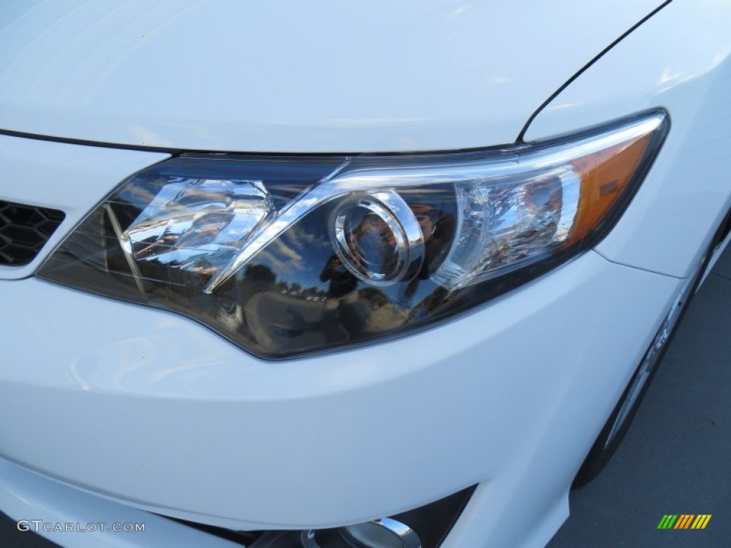 2014 Camry SE - Super White / Black/Ash photo #9