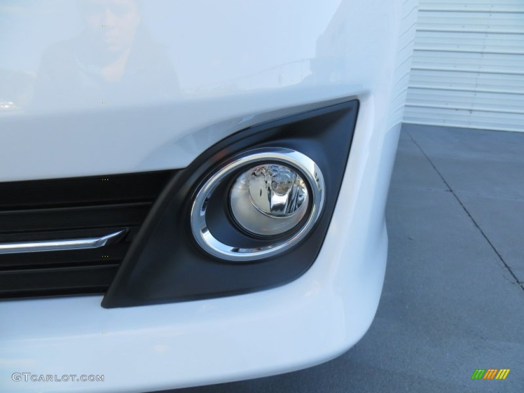 2014 Camry SE - Super White / Black/Ash photo #10