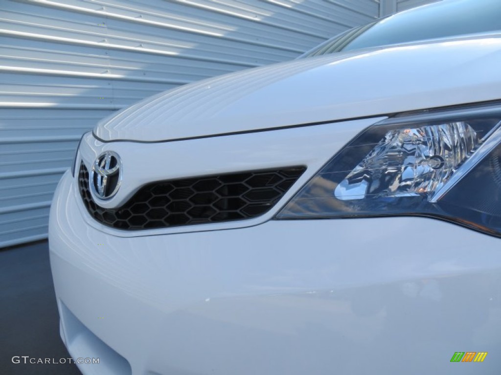 2014 Camry SE - Super White / Black/Ash photo #11