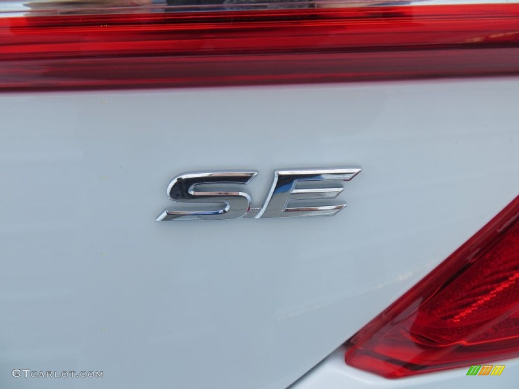 2014 Camry SE - Super White / Black/Ash photo #15