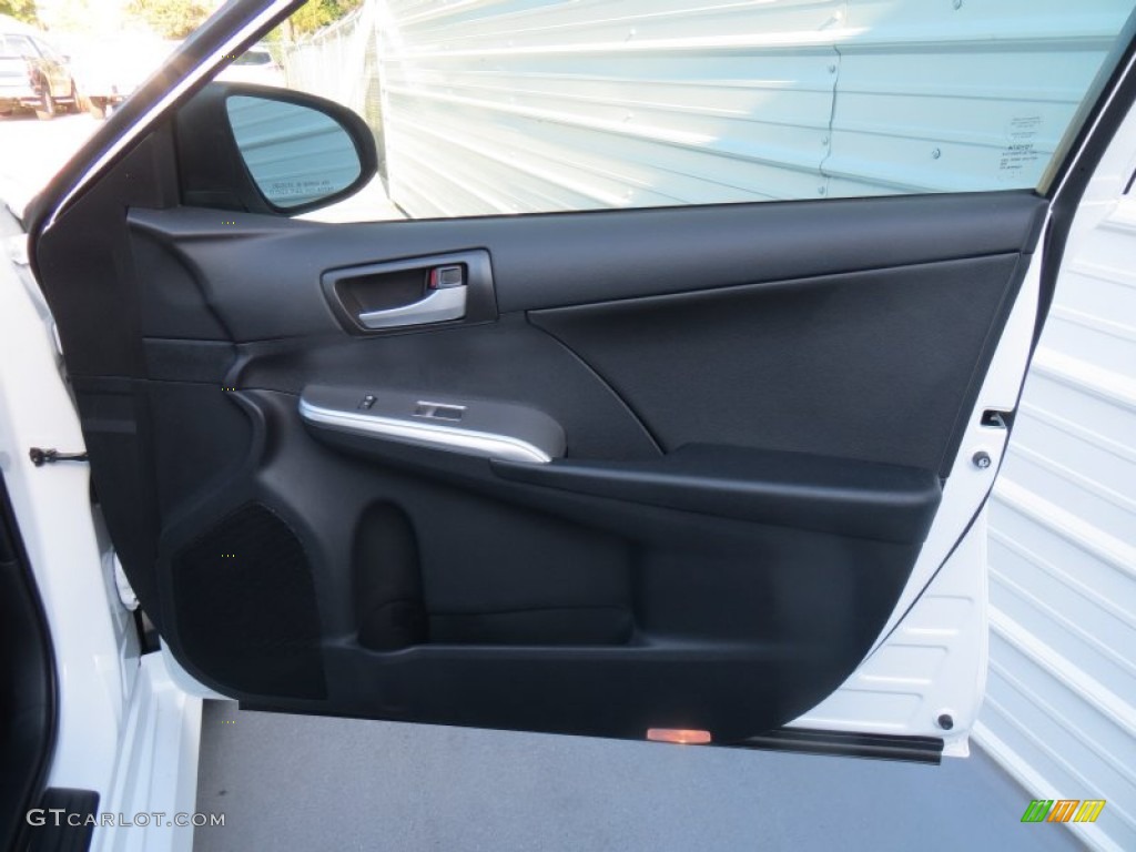 2014 Camry SE - Super White / Black/Ash photo #17