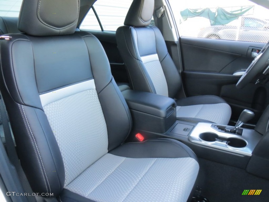 2014 Camry SE - Super White / Black/Ash photo #19